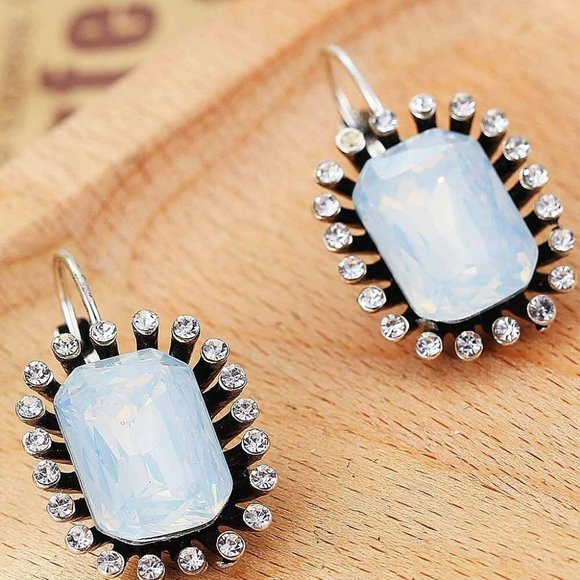 Jewelry - New.  Ladies Clear Crystal ear stud earrings